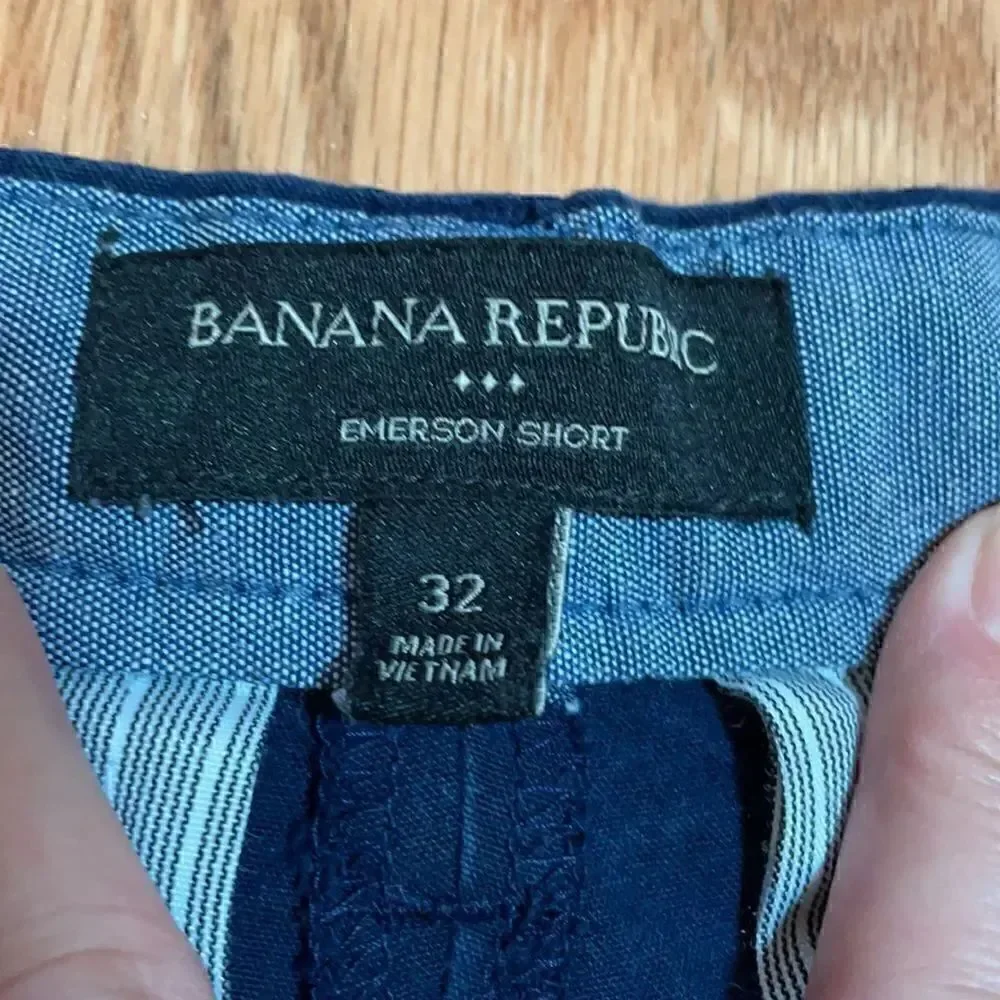 Banana Republic Emerson Short flat front navy